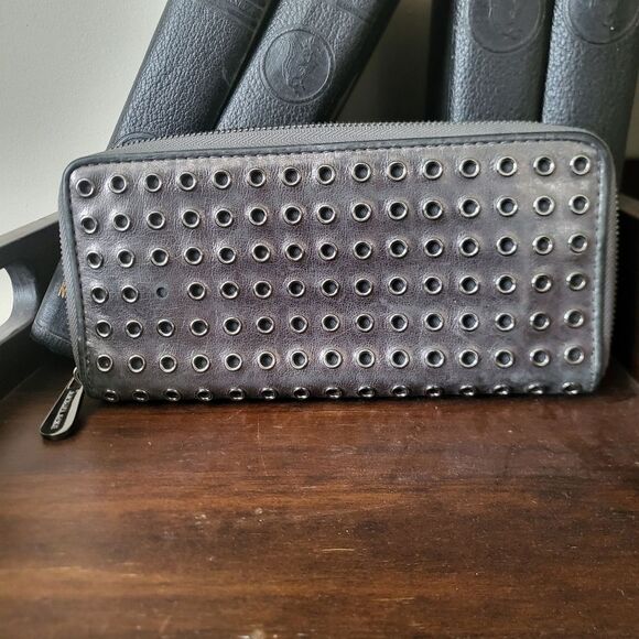 Michael Kors Gunmetal Silver Grommet Zip Around Wallet 8x4 - Picture 1 of 10